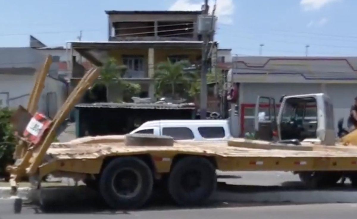 Urgente: guincho desgovernado ocasiona acidente na Ponta Negra; veja vídeo