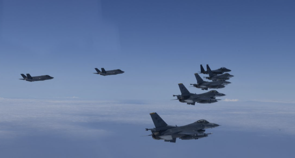 Coreia do Sul e EUA realizam exercício militar após lançamento de míssil norte-coreano