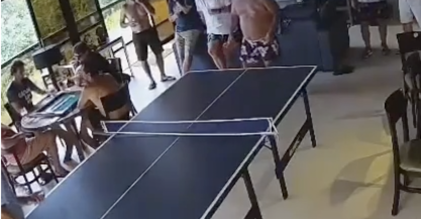 ‘Tiozão’ se empolga e cria nova  jogada  incrível de Ping-Pong; veja  vídeo