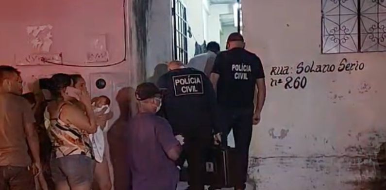 Urgente: criminosos perseguem e executam homem dentro da casa de vizinha no Riacho Doce; cenas fortes