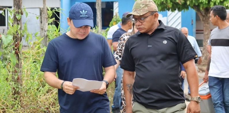 Keitton Pinheiro determina força-tarefa para atender famílias que perderam casas durante incêndio em Coari