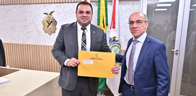 Presidente da Aleam, deputado Roberto Cidade recebe anteprojeto de lei que cria programa de residência jurídica e contábil no TCE-AM