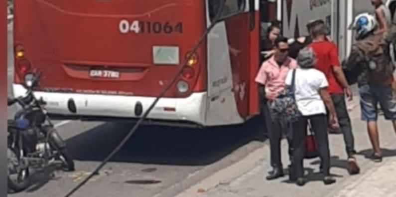Motociclista fica gravemente ferido após colidir contra ônibus na Cidade Nova