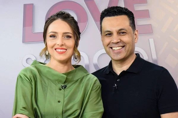 Em meio a ataque hacker, programação ao vivo da Record volta ao ar