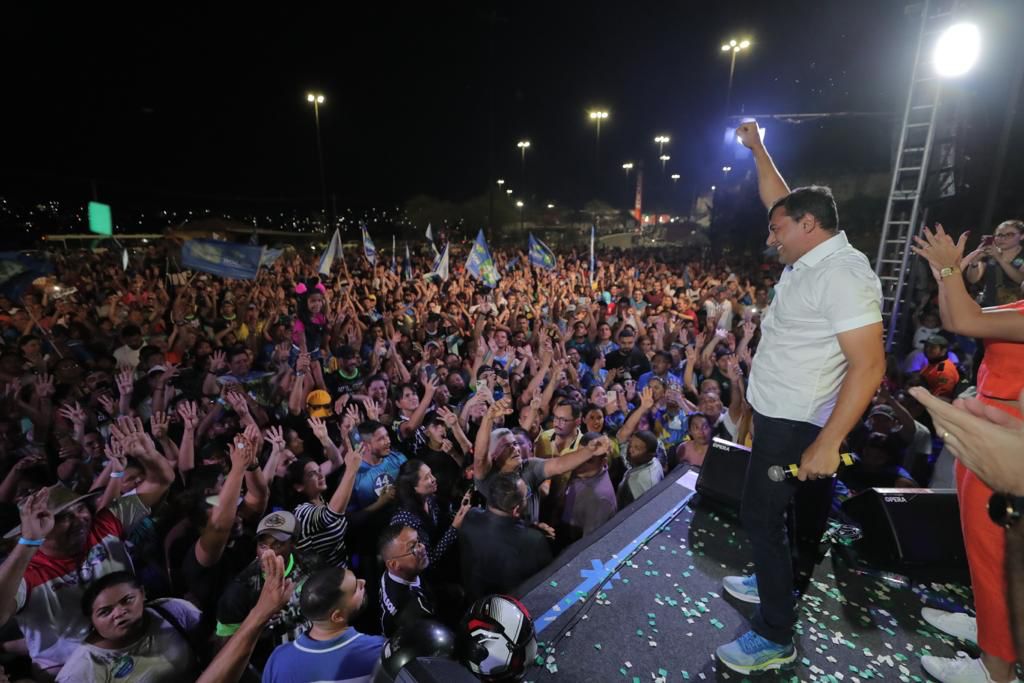 Wilson Lima reúne 5 mil pessoas em comício após novo encontro de carreatas