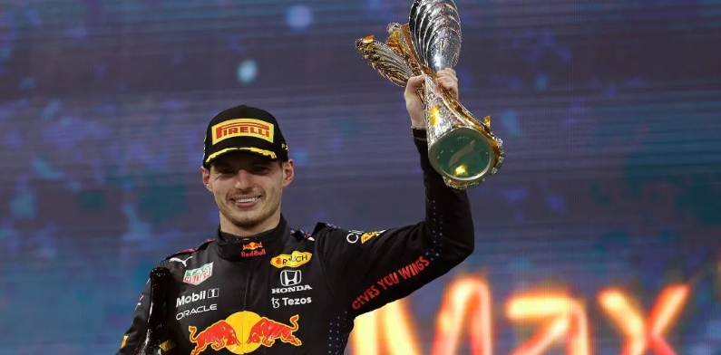 Verstappen vence no Japão apesar da chuva e conquista o bicampeonato da F1