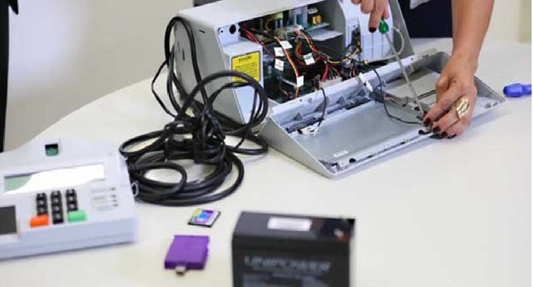 Sete urnas com problemas são trocadas pelo TRE-AM em Manaus e no interior do Estado