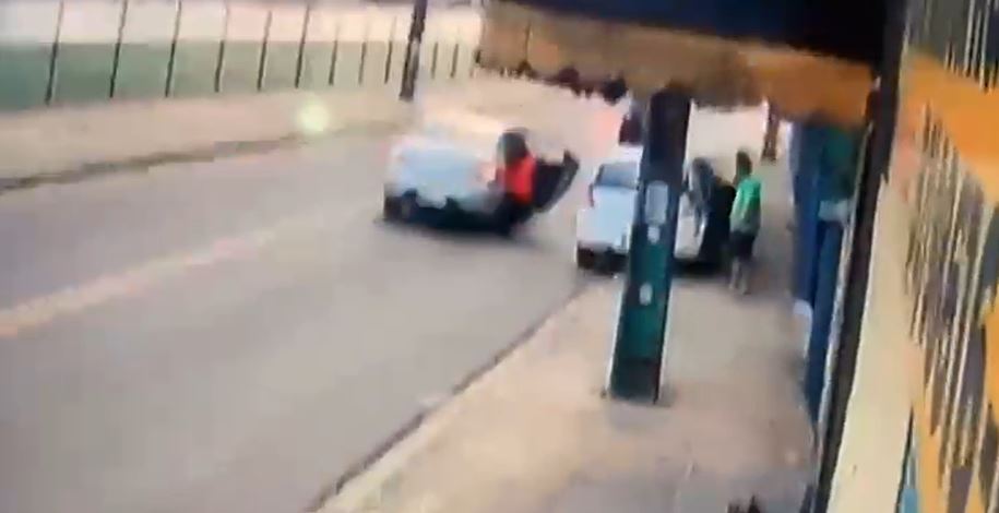 Revoltante: idosa é arrastada por motorista de aplicativo e fica gravemente ferida, em Manaus; veja vídeo