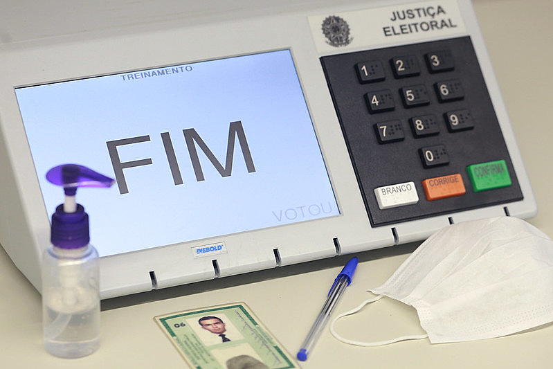 Comprovante de vacina e máscaras não são obrigatórios para votar