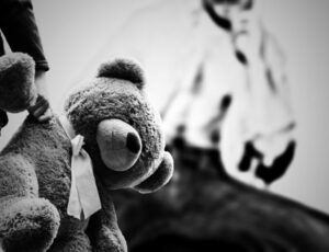 Brasil reduz em 53% mortes por agressão de crianças e adolescentes