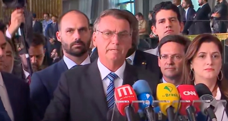 Presidente Jair Bolsonaro fala sobre manifestações pacíficas: “nossos métodos não podem ser os da esquerda”
