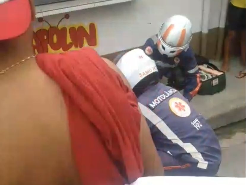 Tiroteio termina com homem morto e entregador baleado no Jorge Teixeira; veja vídeo