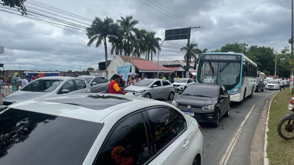 População deve enfrentar trânsito caótico de 7km para visitar Cemitério no Tarumã; veja