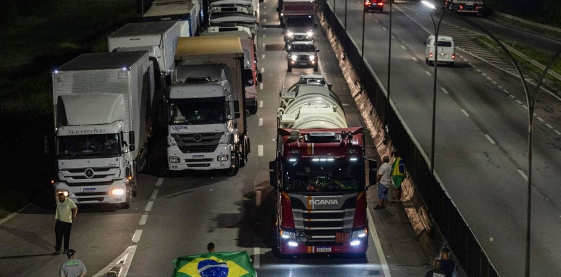 Todas rodovias federais do país estão livres de bloqueios; 24 estão com obstrução parcial, diz PRF
