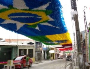 Decoração pronta: rua do bairro Alvorada em Manaus já está em clima de Copa do Mundo; veja vídeo