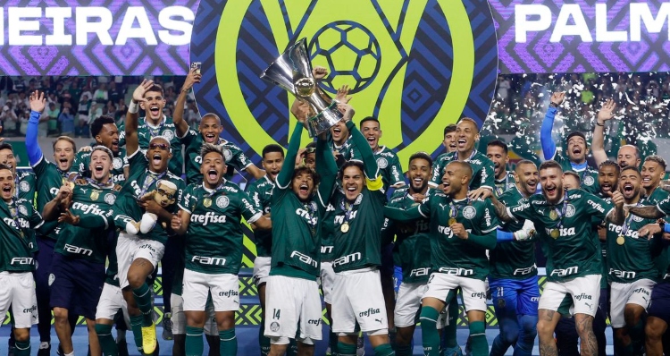 Palmeiras vence América-MG e recebe troféu de campeão Brasileiro