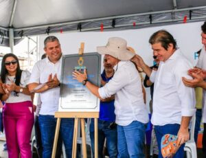 Prefeito David Almeida reinaugura Cras e Creas reformados na zona Leste de Manaus