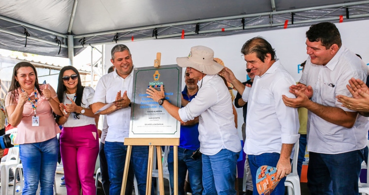 Prefeito David Almeida reinaugura Cras e Creas reformados na zona Leste de Manaus