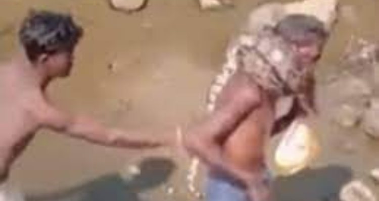 Invenção: bêbado tenta se exibir fazendo cobra de ‘cordão’ e quase tem fim trágico; veja vídeo