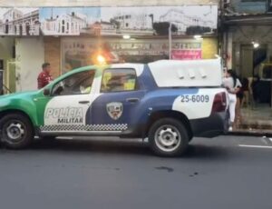 Homem vê irmão ser baleado com 13 tiros dentro de barbearia no Centro de Manaus