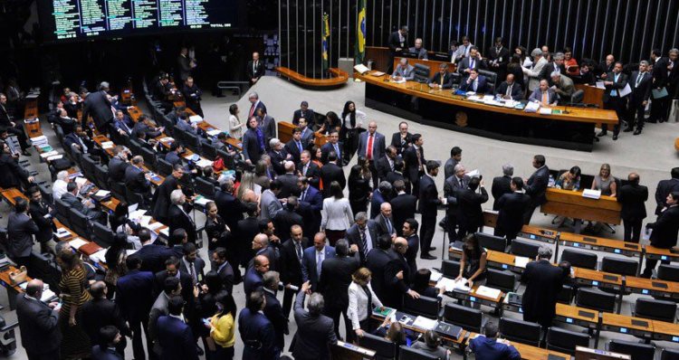 Projeto de lei quer proibir TSE e juízes de retirar material jornalístico do ar sem aval do MP