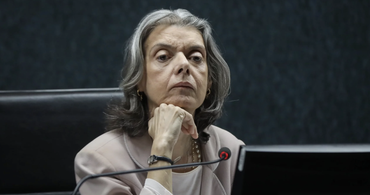 Ministra Cármen Lúcia arquiva pedido para tirar Bolsonaro e antecipar posse de Lula