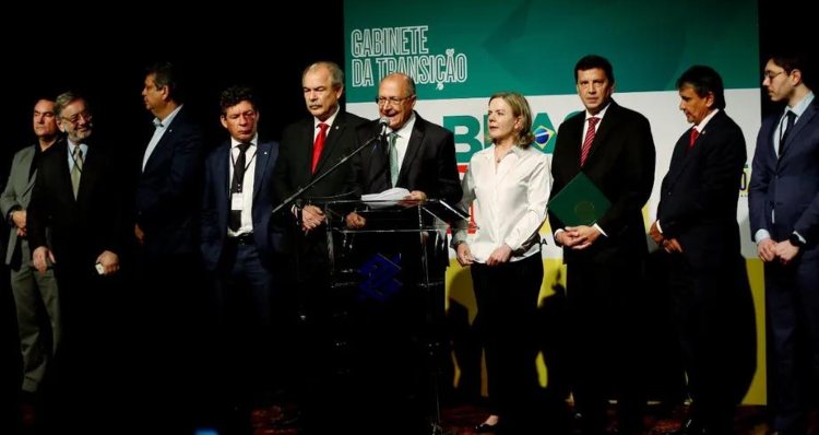 Batendo recorde de gastos, equipe de transição de Lula tem 283 pessoas enquanto a de Bolsonaro teve apenas 31