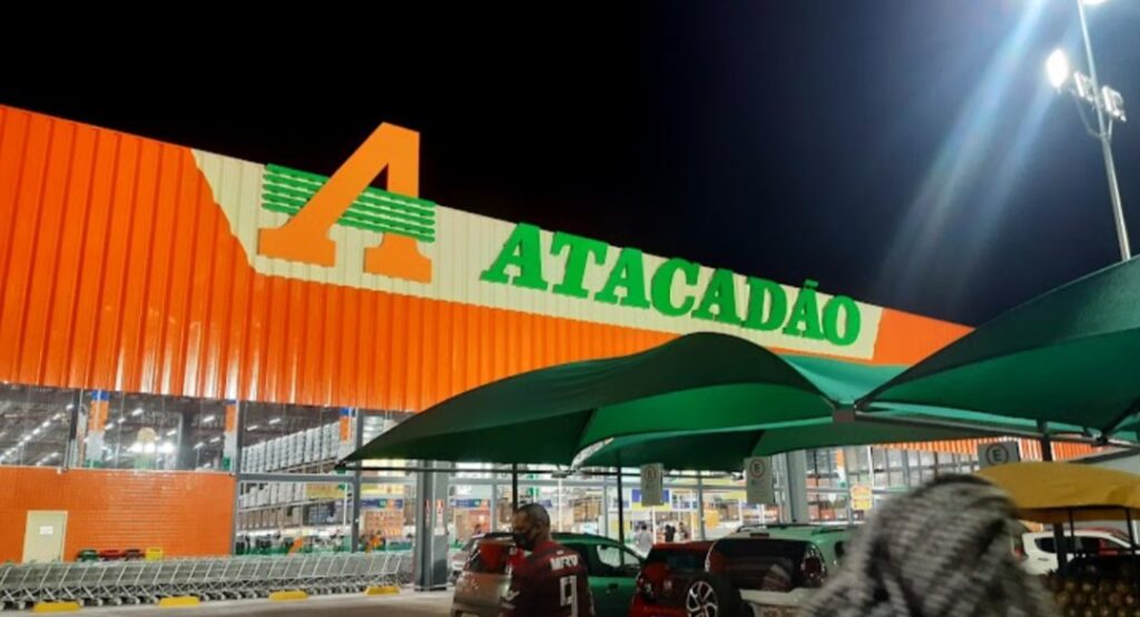 Criança é brutalmente atropelada no estacionamento do Atacadão em Manaus