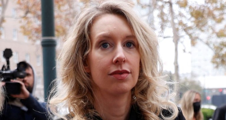 Mulher que prometia ser a “nova Steve Jobs” é condenada a 11 anos de prisão por fraude