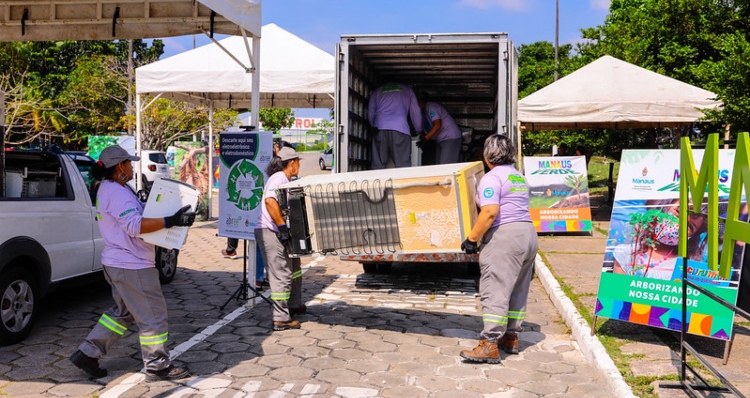Ação de reciclagem da Prefeitura de Manaus coleta mais de 2 toneladas de eletroeletrônicos e eletrodomésticos