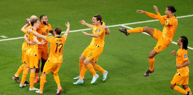Em jogo ‘truncado’, Holanda estreia com vitória de 2 a 0 sobre Senegal