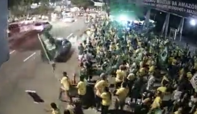 Crime no trânsito: motorista que tentou atropelar patriotas em frente ao CMA é preso em flagrante