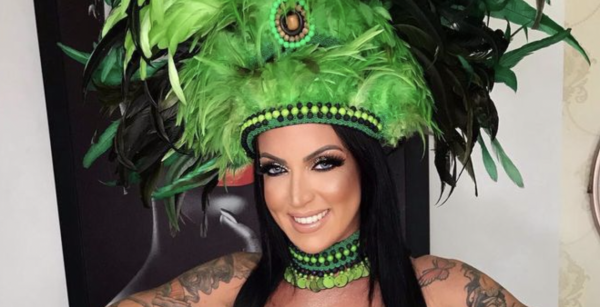 Vazam vídeos da musa Elisa Sanches com casados bebendo ‘chá’ direto da fonte em Manaus; veja