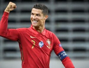 Cristiano Ronaldo se torna o primeiro jogador da história a fazer gols em 5 edições de Copas do Mundo