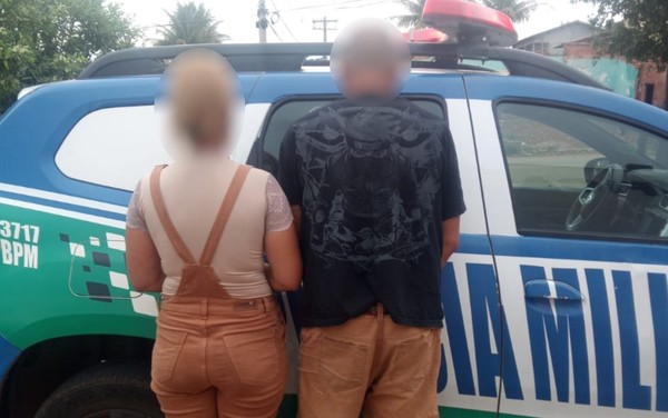 Mulher entrega o próprio bebê para pais adotivo, se arrepende e aciona a polícia