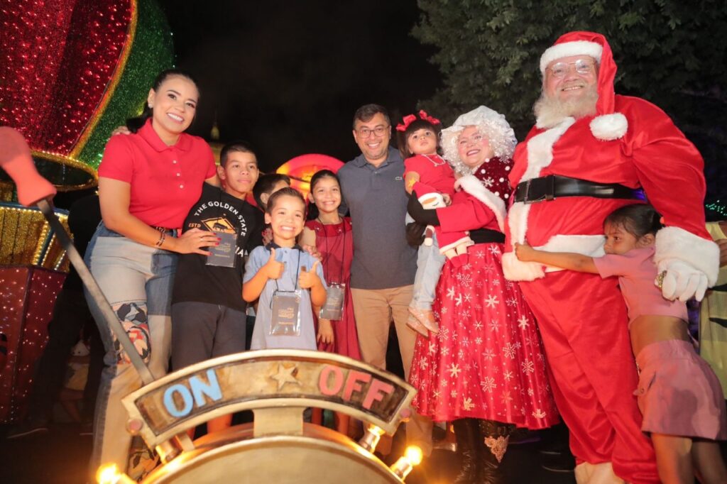 Governador Wilson Lima inaugura a programação ‘O mundo encantado do Natal’ com de árvore de 30 metros em Manaus