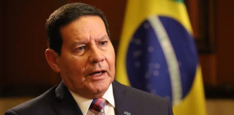 No dia da ‘Intentona’, Mourão relembra história e avisa que comunistas “não passarão”