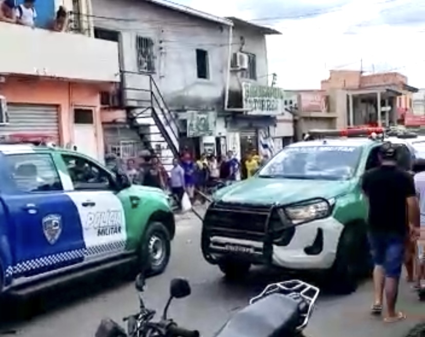 Assaltantes sofrem acidente durante fuga após fazerem arrastão na zona Sul de Manaus; veja vídeos