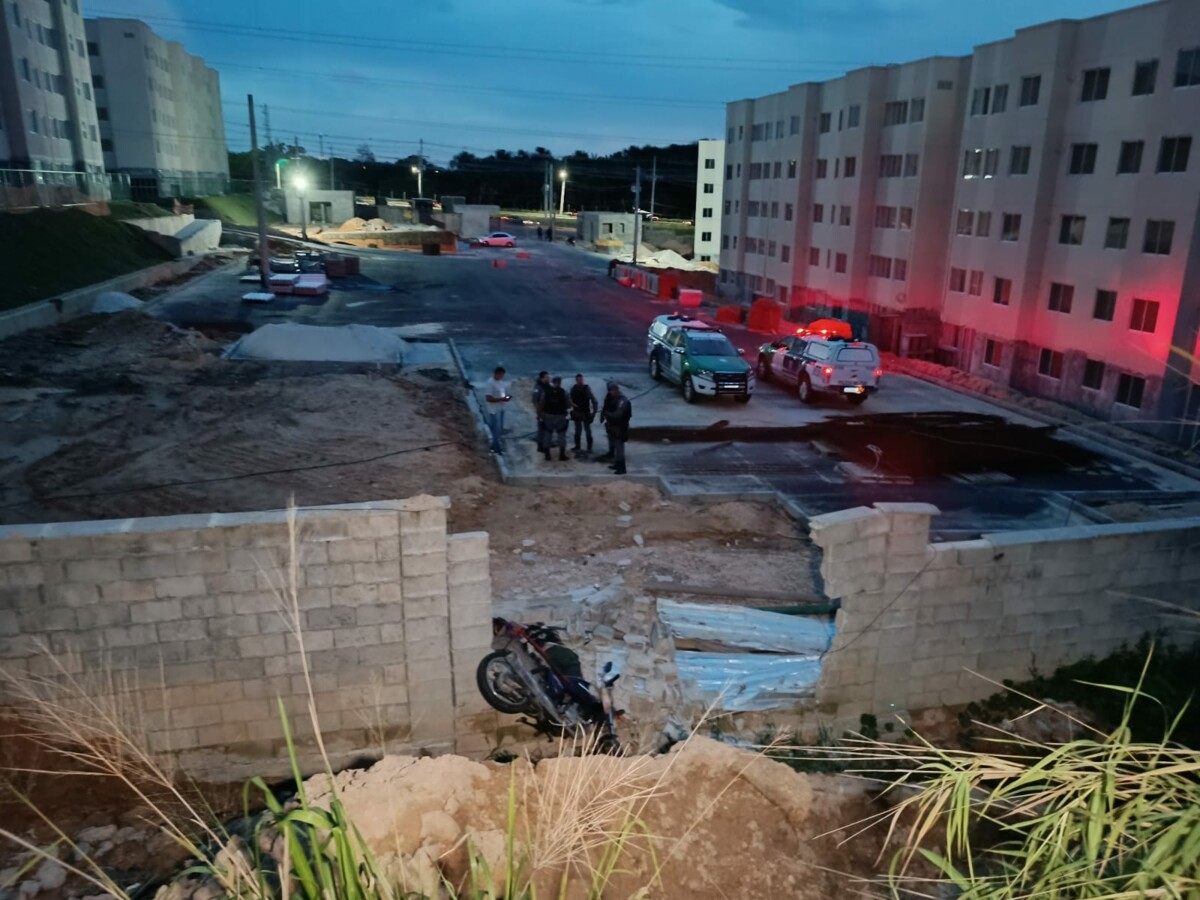 Motoqueiro morre em acidente e esposa fica gravemente ferida no Lago Azul