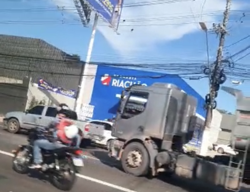 Urgente: pedestre é brutalmente atropelado por guincho na av. Torquato Tapajós; veja vídeo