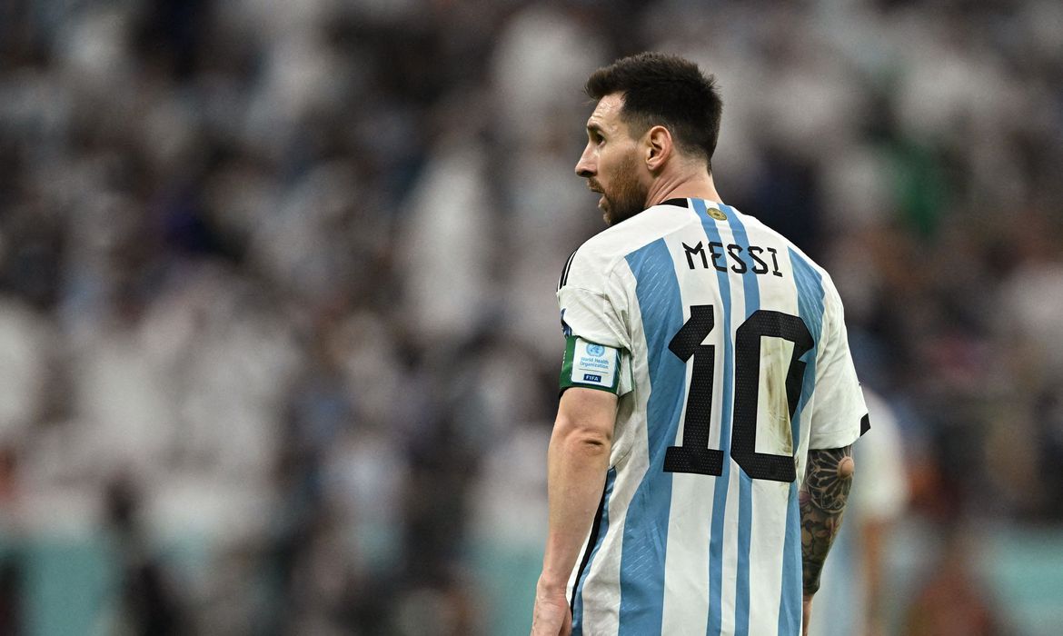 Encontro entre Messi e Lewandowski é o destaque da Copa nesta quarta-feira (30)