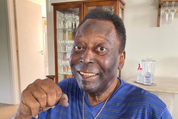 Pelé é internado às pressas e preocupa fãs de todo Brasil