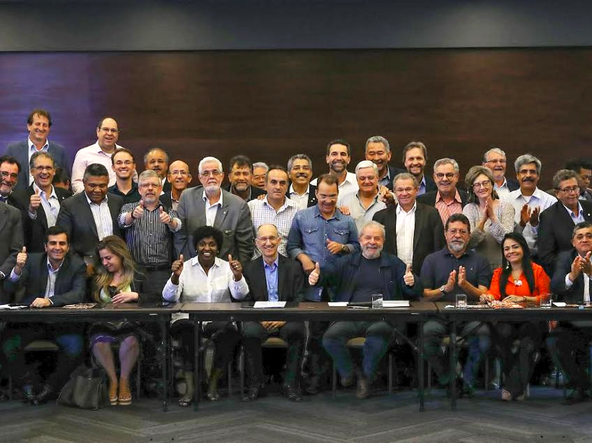 Bancada do PT não faz oposição e ajuda a manter o ‘orçamento secreto’ durante votação no Congresso