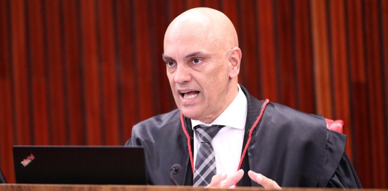 Moraes determina ‘desobstrução’ de rodovias bloqueadas e ameaça prender diretor da PRF