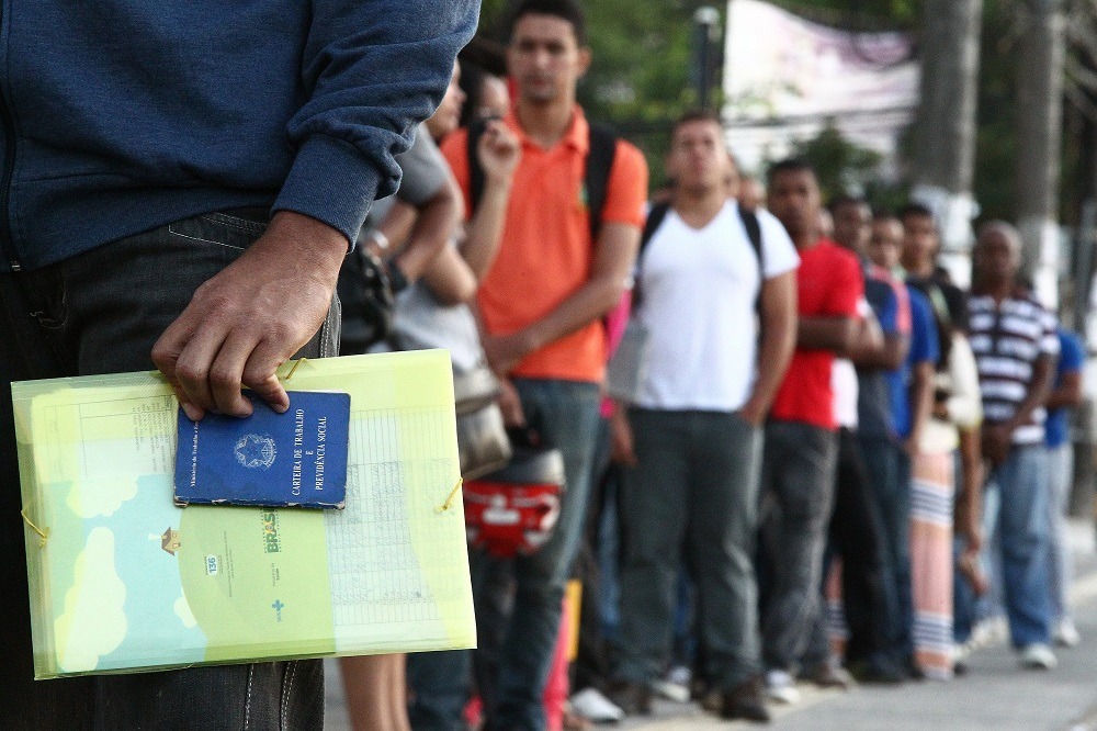 Vagas temporárias podem se tornar permanentes após o fim do ano; saiba que estratégia usar