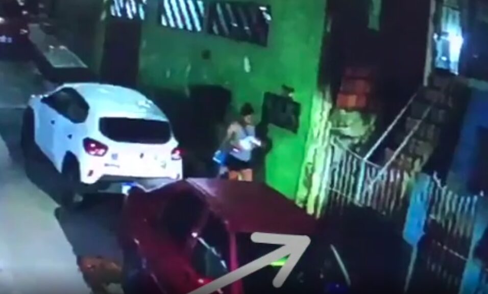 Polícia procura mãe que abandonou bebê dentro de caixa de sapato na Alvorada; veja vídeo
