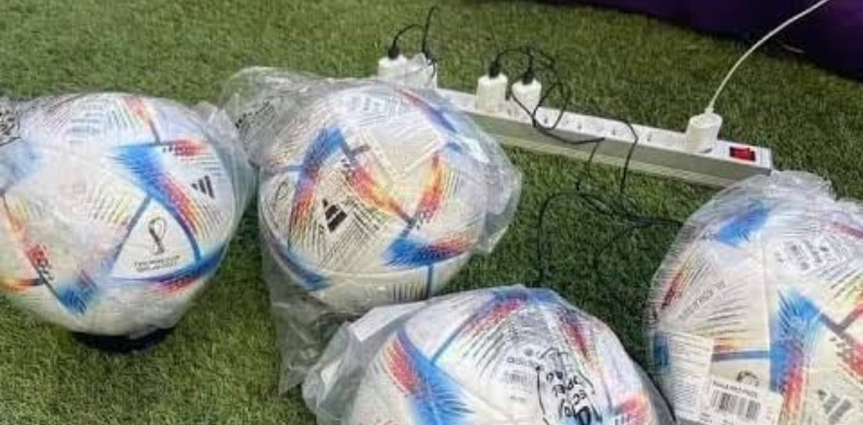 Bola da Copa carregando na tomada viraliza; entenda a tecnologia