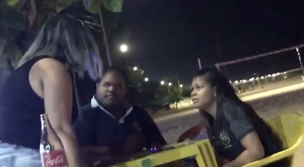 Esperava beijo, recebeu t4pa: esposa faz barraco ao flagrar marido com outra em bar badaladíssimo; veja vídeo
