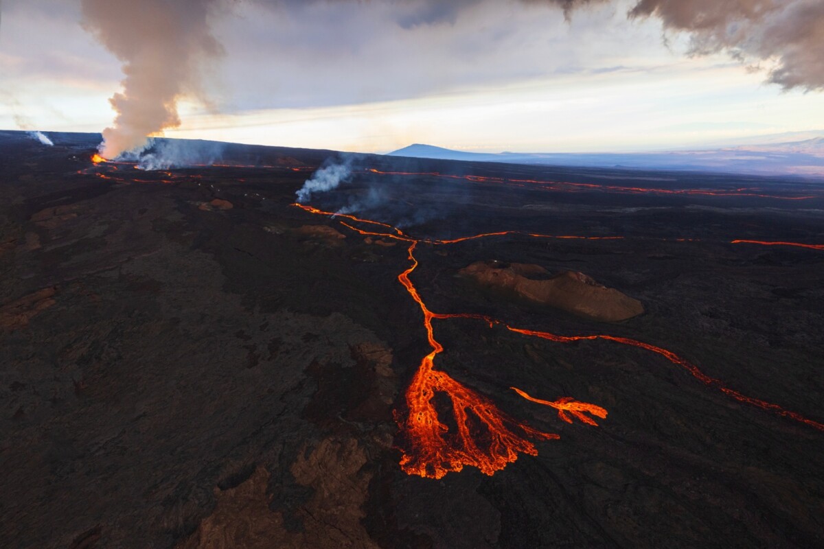 Erupção de vulcão no Havaí ameaça principal rota da Ilha Grande