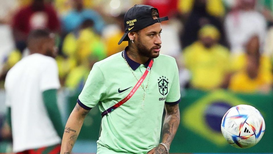 Neymar vai a campo pela 1ª vez após lesão em “teste” para retorno
